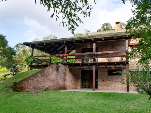 Casa 7 ambientes con 4 baños