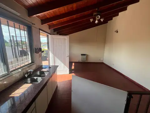 Depto Tipo Casa en Alquiler en Sarandi, $ 750.000