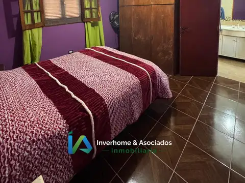 Casa en Venta con 3 cocheras