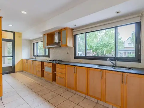 Casa 6 ambientes con 3 baños