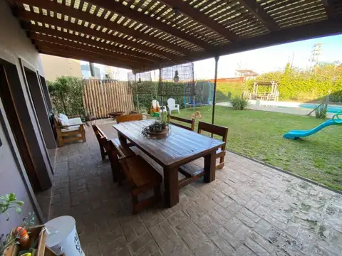 Casa 5 ambientes con 3 baños