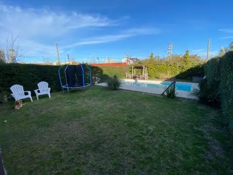 Casa en Alquiler con 2 cocheras