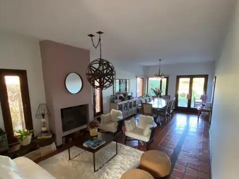 Juan P. Esnaola 2600