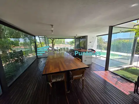 Casa en venta en Barrio Lagos de Canning con fondo a Laguna y hermosa piscina