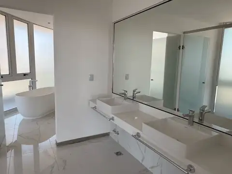 Departamento 4 ambientes con 4 baños