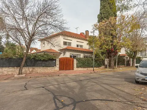 Venta Casa 5 ambientes Martinez Pileta Jardin Parrilla