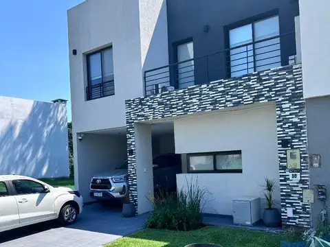 CASA EN VENTA 4 AMBIENTES EN RANELAGH BERAZATEGUI