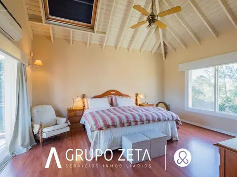 Casa en Venta con 3 cocheras