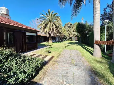 627 N 2751 entre  527 y 528 El Pato Berazategui 2700