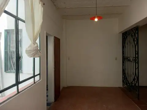 Depto Tipo Casa en Alquiler en Monte Castro, $ 950.000