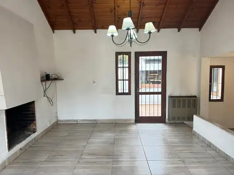 Casa 7 ambientes con 2 baños