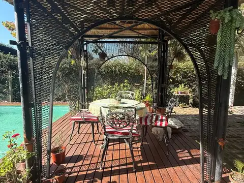 Casa en Venta con 2 cocheras