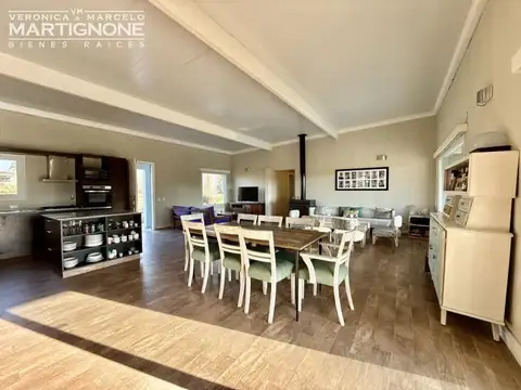 Casa en Venta con 2 cocheras