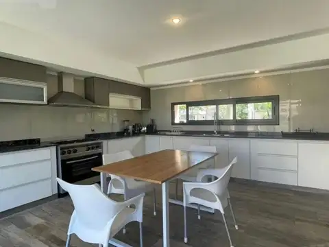 Casa en Alquiler en Fincas de San Vicente, USD 2.400