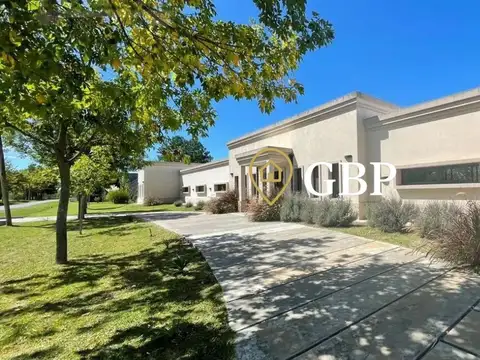 Casa en alquiler en Canning en Barrio Fincas Chacras