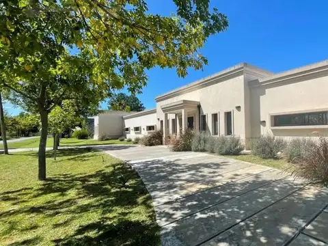 Casa en alquiler en Canning en Barrio Fincas Chacras