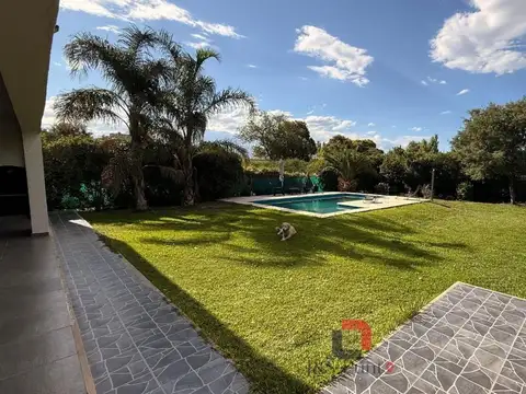 Casa de Categoría en Barrio Privado LOS SAUCES!!