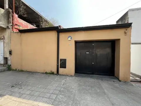 VENTA CASA 3 DORMITORIOS A REFACCIONAR SMT 