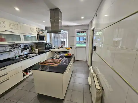 Casa 4 ambientes con 4 baños