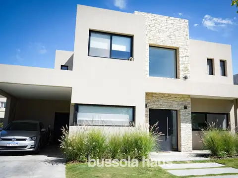 Casa en Venta de 5 ambientes con pileta en Acacias Puertos