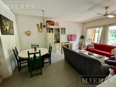 Casa 3 ambientes con 2 baños