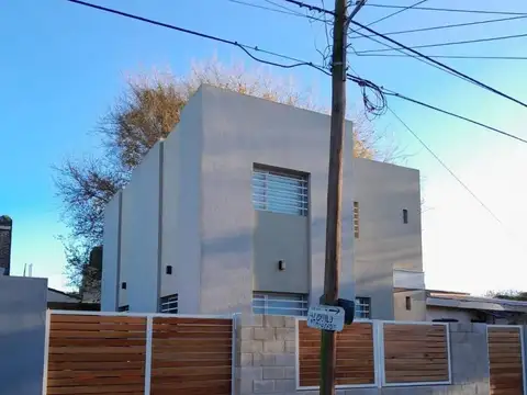Depto Tipo Casa en Venta de 4 ambientes