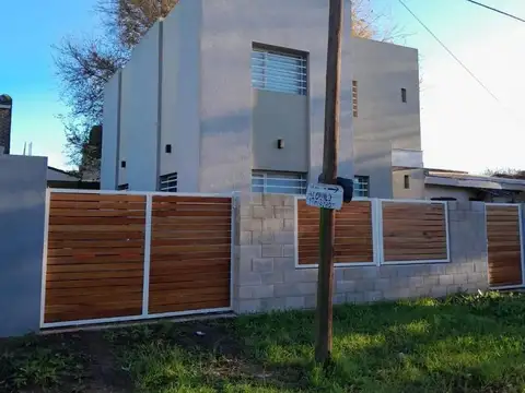 Depto Tipo Casa en Venta de 4 ambientes