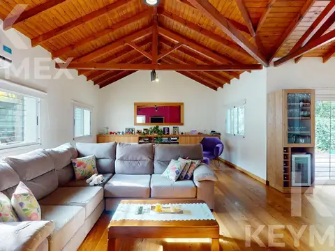 Casa en Venta con 2 cocheras