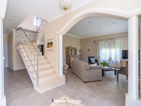 Casa 5 ambientes con 2 baños