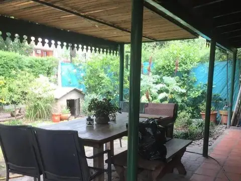 Casa 4 ambientes con 2 baños