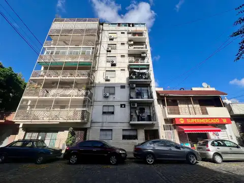 Depto de 2 ambientes al lateral - Cerca de Avenidas y variados transportes