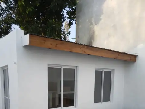 Casa en Alquiler con 1 cochera