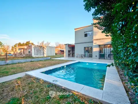 VENTA | PERMUTA - Casa 2 dormitorios, galería con parrillero y piscina - Don Quijote, Roldán.