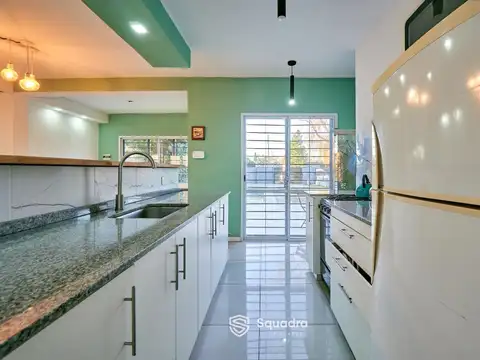 Casa 4 ambientes con 2 baños