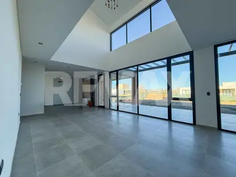 Casa en Venta en Plottier, USD 530.000