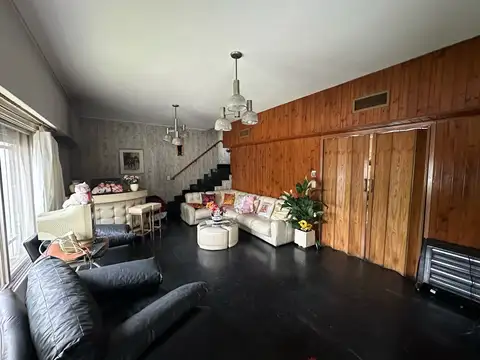 Casa en Venta con 3 cocheras