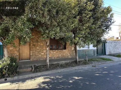 Casa de 3 dormitorios con  quincho y patio