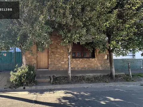 Casa 5 ambientes con 1 baño