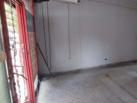 LOCAL DE  35 M2 A LA CALLE. ( A 1 C/ AV. WARNES, Y 1 C/ AV. DR. HONORIO PUEYRREDÓN Y EN ZONA  DE LOCALES DE REPUESTOS Y ACCESORIOS DE AUTOMOTORES).  7