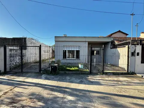 CASA EN VENTA EN PERGAMINO CON PATIO