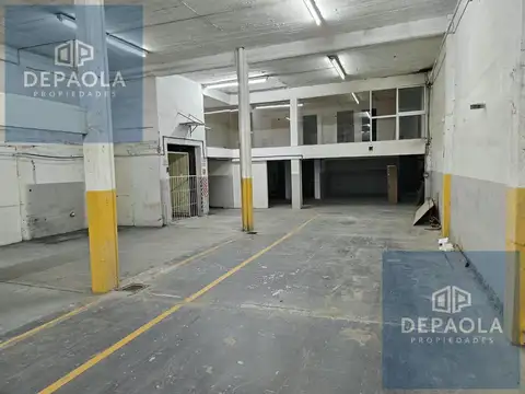 Oficina 5 ambientes con 4 baños