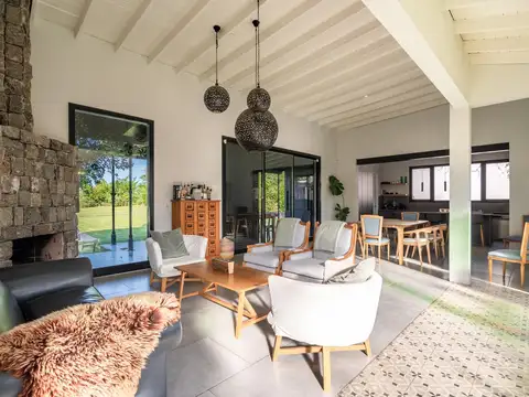 Casa en alquiler temporario sobre lote central de 2.400 m2 en Chacras del ocho, al lado de Pilará