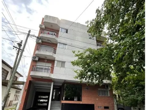 ALQUILER SEMIPISO 3 AMBIENTES CON BALCÓN Y COCHERA