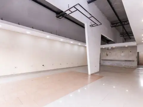 ALQUILER LOCAL COMERCIAL FONDO LIBRE 300M2 TOTAL