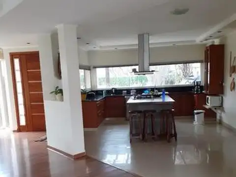 34 Y 97: CASA EN VENTA EN NECOCHEA DE 3 DORMITORIOS