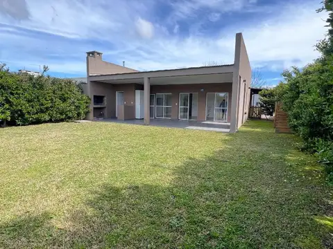Casa en Alquiler en Pilar del Este - San Eduardo, USD 1.050