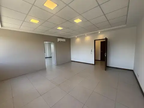 Oficina en Alquiler al Este