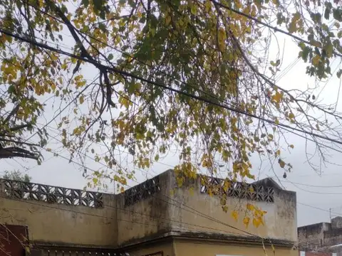 VENTA PH AL FRENTE CON TERRAZA A RECICLAR