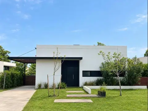 Casa  en Venta en Santa Elena, Pilar del Este, Pilar