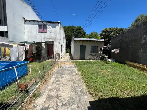Casa 8 ambientes con 6 baños
